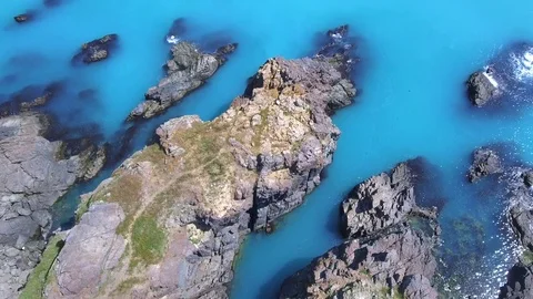 Rocks on the sea video Video stock 76658149
