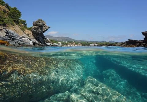 Rocks on seashore and underwater split level Spain Foto stock
