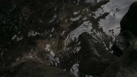 Rocks under Waterfall Vídeo Stock 132904748