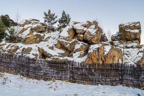 Rocks in the winter in the mountains of the urals Foto stock