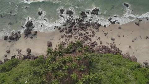 Rocky beach with floating waves done view 4 Video stock 245840358