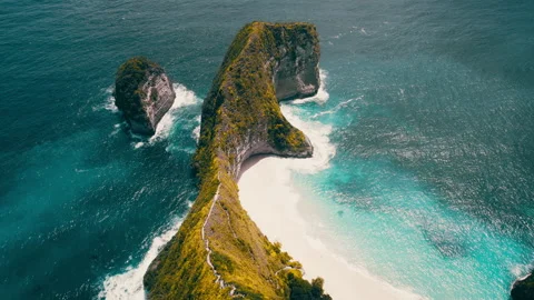 Rocky cape with pristine white sandy beach and azure ocean waves. Nusa Penida Stock Footage 252750672