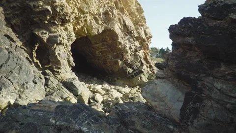 Rocky cave Video stock 138036004