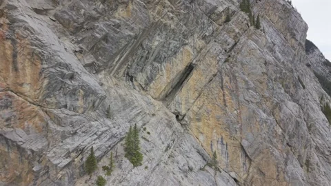 Rocky Cliffs Along Saskatchewan River, Alberta 스톡 동영상 344772474