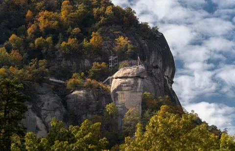 Rocky Cliffside with Fall Foliage Stock-Fotos
