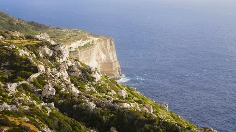 Rocky coast Stockbeeldmateriaal 102492736