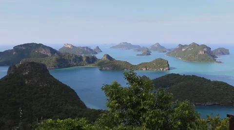 Rocky coast line of Phi Phi islands, Thailand Vidéo 61391882