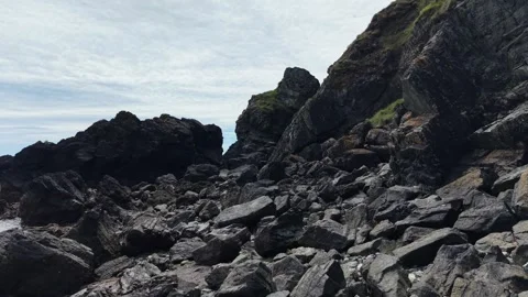 Rocky Coastal Cliffs at Ballydwan Beach Waterford Ireland Vídeo Stock 337396577