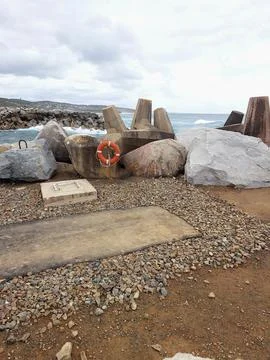 Rocky coastline with structures Foto stock