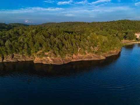 Rocky Ledge off River Foto stock