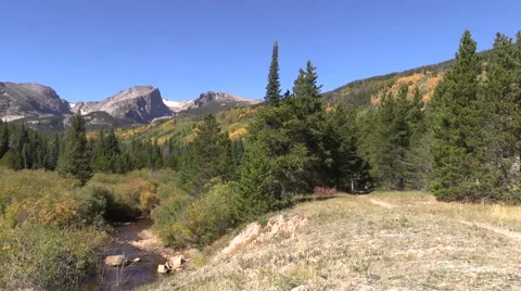 Rocky Mountain Landscape in Fall Vidéo 42024820