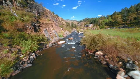 Rocky Mountain Rush: FPV Drone Dive above the river. Stock-Footage 252043594