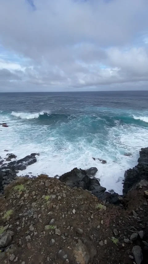 Rocky shore in Easter Island Stockbeeldmateriaal 342837247
