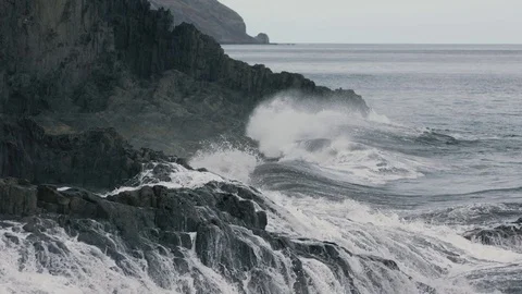 Rocky shore in the ocean 動画素材 75886336