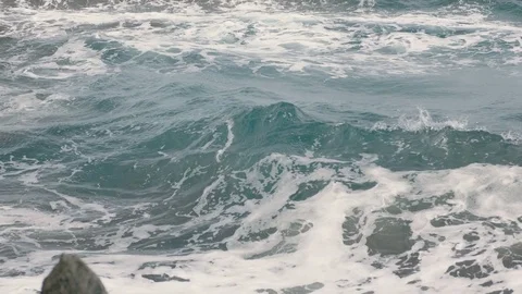 Rocky shore in the ocean Stockbeeldmateriaal 75918186