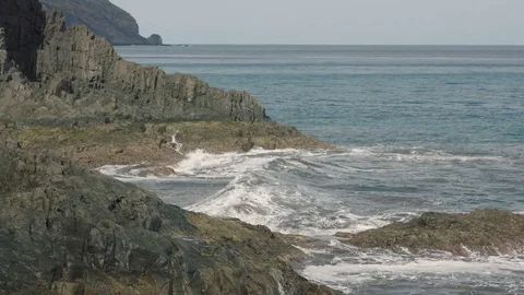 Rocky shore in the ocean 動画素材 75919005