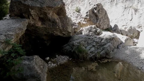 Rocky stream and cave in sunlit canyon at Parrizal de Beceite, Teruel, Spain 스톡 동영상 308939185