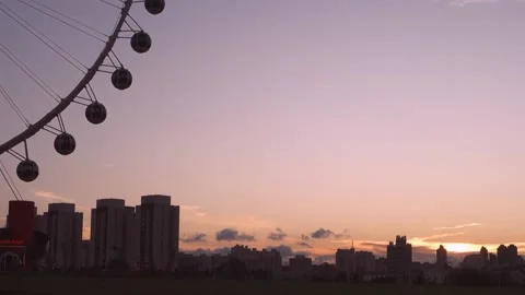 Roda Rico, largest Ferris wheel in Latin America, at Villa Lobos Park. At Vídeo Stock 232097440