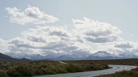 RODE LEADING INTO THE MOUNTAINS 動画素材 140214872