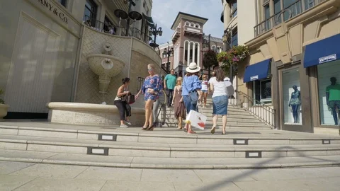 Rodeo Drive Beverly hills Camera Crane up 스톡 동영상 87472030
