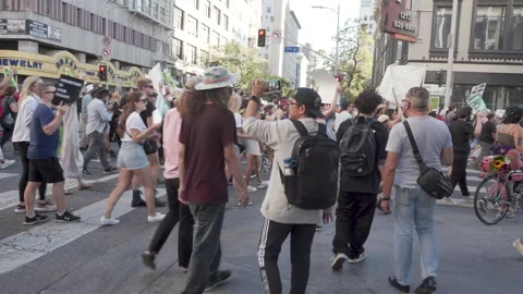 Roe V Wade Protesters In Downown Los Angeles 스톡 동영상 220352393
