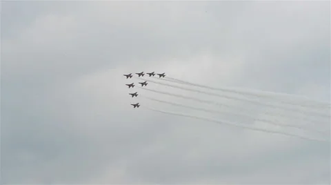 The ROKAF Black Eagles during the Aerobatic Flying Displays at Singapore Airshow 库存影片 67169665