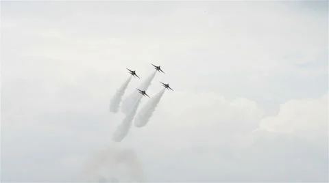 The ROKAF Black Eagles during the Aerobatic Flying Displays at Singapore Airshow Vidéo 67171373