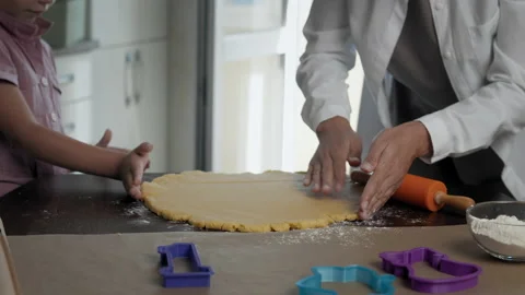 Roll the dough onto cookies Stock Footage 157613625
