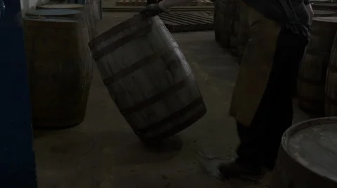 Roll out the barrel 動画素材 68148109