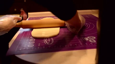 Roll out the dough Vídeos de archivo 59579619