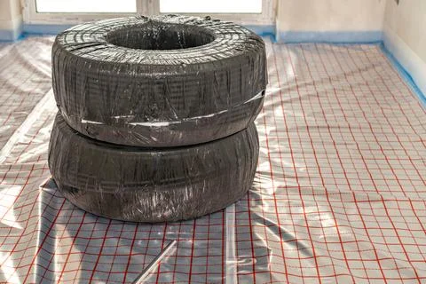 Roll with pipe for underfloor heating Foto stock