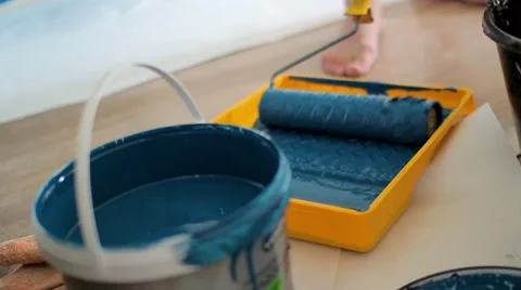 Roll in wet blue paint Stock Footage