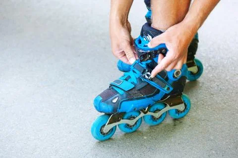 Roller adjusting buckle on inline roller skates. Foto stock