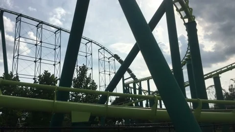 Roller Coaster at Fair Flies By Vidéo 117141397