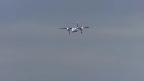 Roller coaster ride! Tiny turboprop plane buffeted by high winds in aborted D... Video stock 109393231