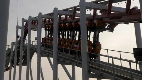 Roller coaster train going up the ramp and ready to start the circuit, Video stock 101326409