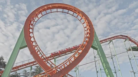 Roller Coaster Train Moving Through Vertical Loop Vidéo 335460670
