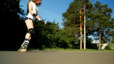 Roller girl skating Stock Footage 39194020