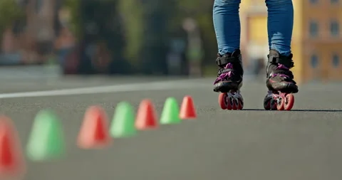 Roller legs make elements of criss-cross, roller skating slalom. Professional Vídeo Stock 137542623