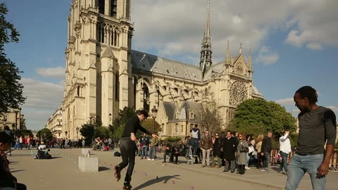 Roller skaters ( roller blader ) practice in the streets of Paris Stock Footage 133766311