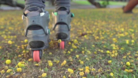Roller skating on grass, slow motion Video stock 146952902