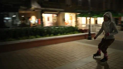 Roller skating on street Vídeo Stock 38121728