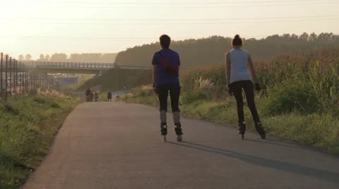 Rollerblades in the sunset Video stock 67625916