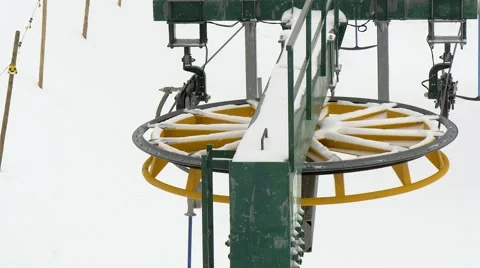 Rollers on top of the lift Video stock 61086386