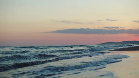 Rolling and splashing waves on beach Video stock 155911615