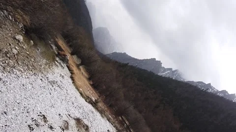 Rolling angle of looking at snow mountains afar in Tibet, HD Stockbeeldmateriaal 154149266