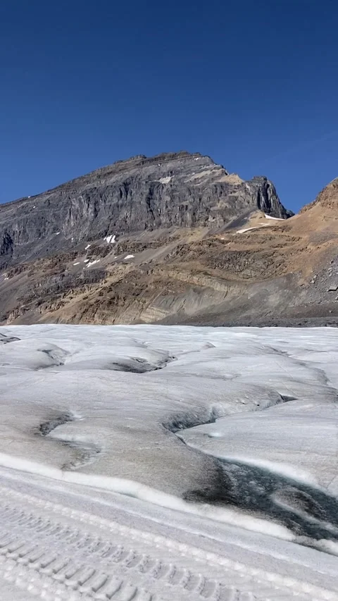 Rolling Up the Athabasca Glacier Vídeo Stock 322804745