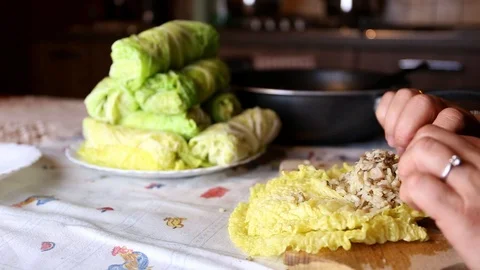Rolling a Cabbage Roll on a cutting board and putting it on a plate Video stock 119872563
