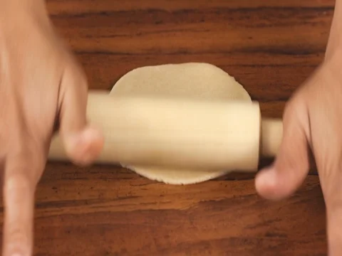 Rolling Chapati-Closeup Shot 動画素材 80638880