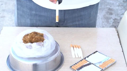 Rolling cigarette machine (kit) 스톡 동영상 276498261